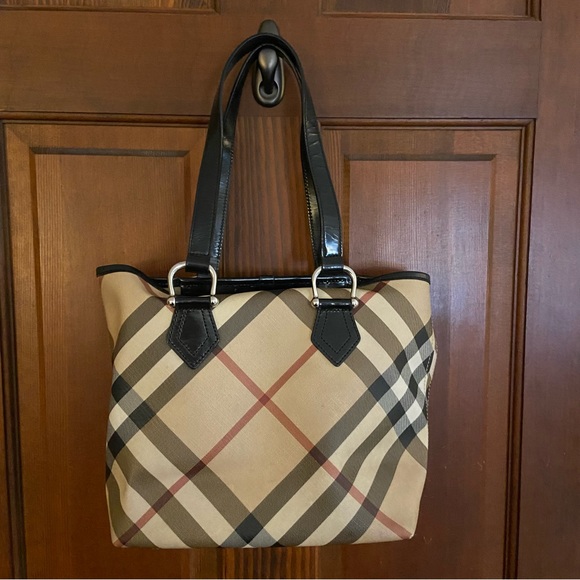 Burberry handbag - Picture 1 of 9